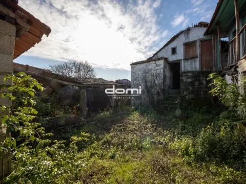 🏡 Moradia em Pedra com Potencial de Remodelação