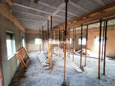 &#127969; Moradia em fase de remodelação em Castro Daire