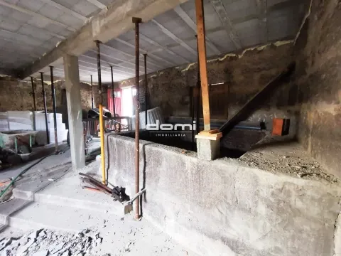 &#127969; Moradia em fase de remodelação em Castro Daire