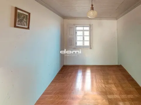 🏡 Moradia em Pedra para Remodelação, em Pindelo dos Milagres, São Pedro do Sul