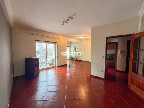 Apartamento T3 com Terraço localizado no centro da Cidade de São Pedro do Sul