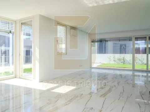 Moradia V3 Nova em Condomínio Fechado, Pronta a Escriturar, Perto da Praia em Leça da Palmeira