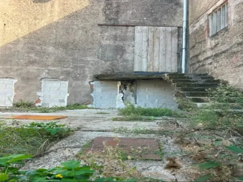 Warehouse with Residential Potential – Milheirós, Maia