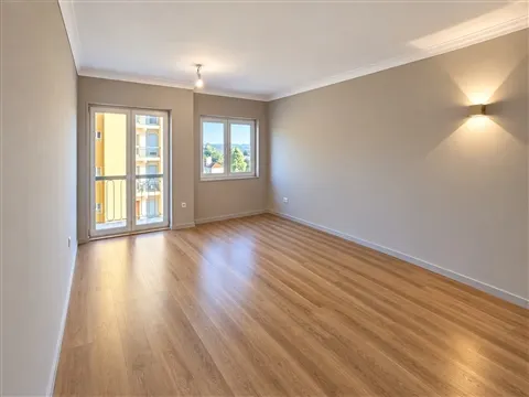 T3 Totalmente Remodelado com Vista de Mar | Azurara, Vila do Conde