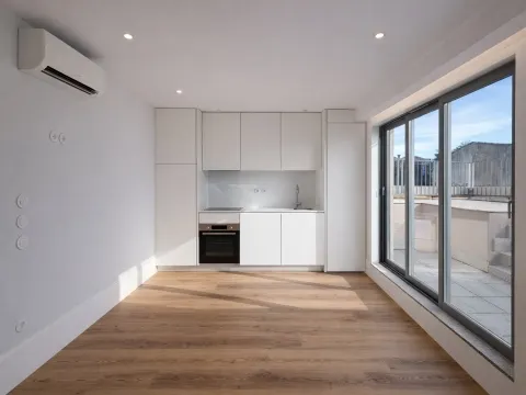 Apartamento T1 com Terraço –  a 40m do Rio Douro, Lordelo do Ouro, Porto