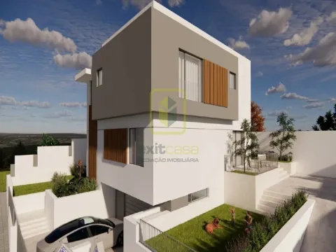 Moradia T4 em Construção