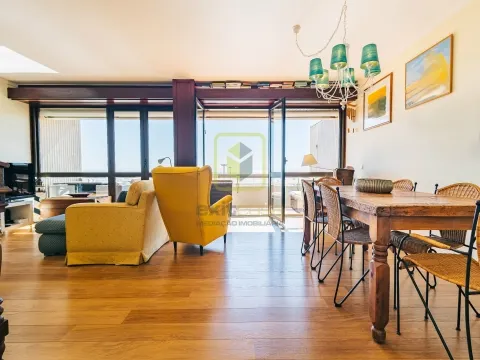 Apartamento T3 em Primeira Linha de Mar