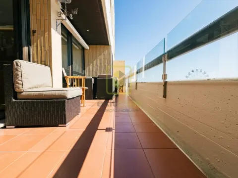 Apartamento T3 em Primeira Linha de Mar