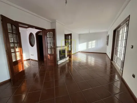 Moradia T6 + T0 em Cacia