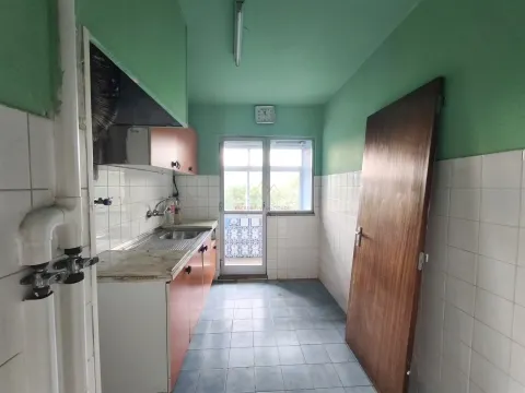Appartement de 3 chambres à fort potentiel d’amélioration à Cidade Nova, Santo António dos Cavaleiros
