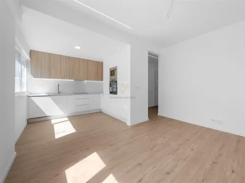 Brand New Refurbished 2 Bedroom Apartment with Balcony, near Alto dos Moinhos Metro