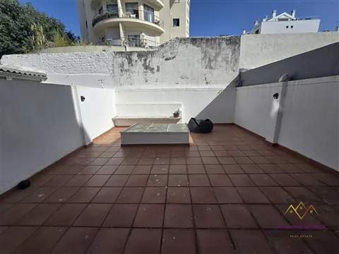 T1 com Terraço em Belém para Arrendamento