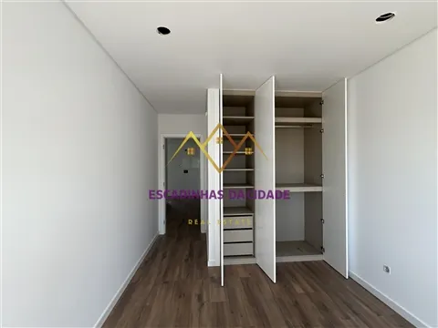 New 5 Bedroom Duplex in Montijo with parking