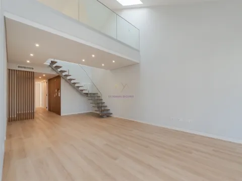 T3+1 Novo a estrear em Empreendimento de Luxo, Carcavelos