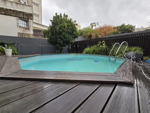 T6 Triplex com jardim e Piscina Privativa junto ao Parque do Bonfim