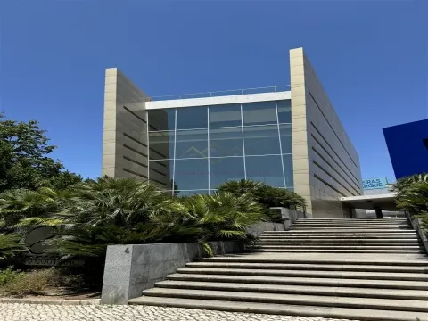 Office building with parking, in Oeiras