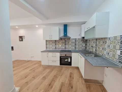 Refurbished 1 bedroom apartment in Sacavém