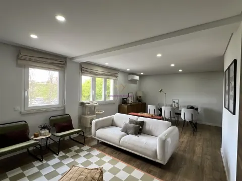 Apartamento T2 remodelado, para venda em Azeda, Setúbal