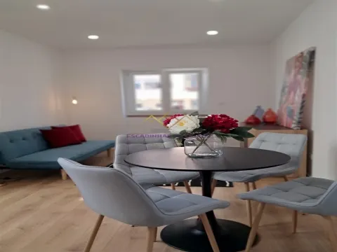 Conforto e Estilo em Benfica – T3 Remodelado com Cozinha Equipada!