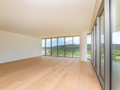 Luxury 4+1 Bedroom Apartment in Infinity Tower with Panoramic View of Monsanto and 4 Parking Lots