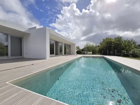 Villa à Bom Sucesso Resort avec piscine et jardin privé