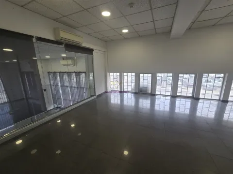 Store for rent in São Domingos Benfica