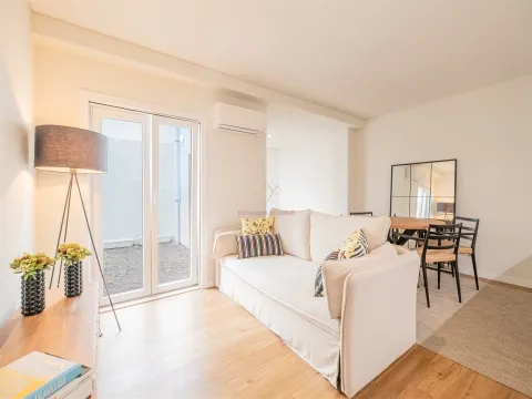 Charme et Confort : T0+1 avec 25 m² de jardin privé, à Alto de Santo Amaro, avec potentiel pour AL