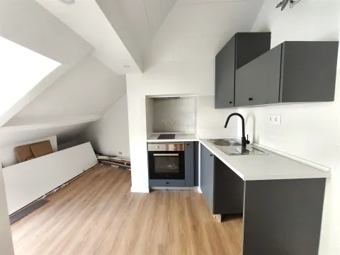 Refurbished 1 Bedroom Apartment with Terrace, in Largo das Olarias