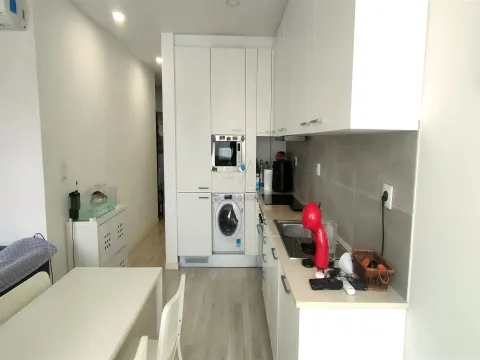 Very bright 1+1 bedroom apartment in Paio Pires