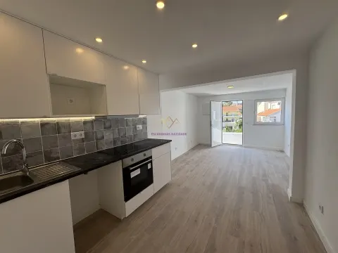 2 chambres rénovées avec vue sur le fleuve et le pont Vasco da Gama