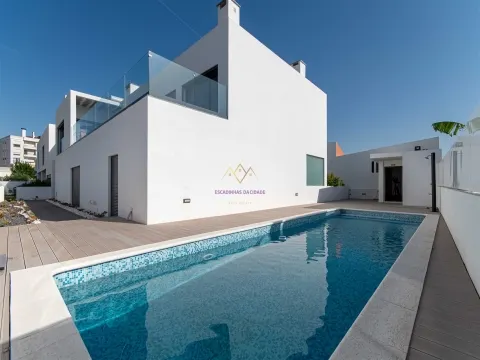 Nouvel appartement de 3 chambres avec terrasse inséré dans un petit condominium avec piscine et salle de sport à Loures - Parque Cidade