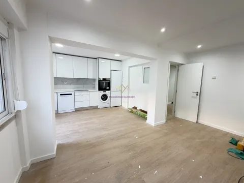 T2 avec terrasse à Venteira | Rénovation totale