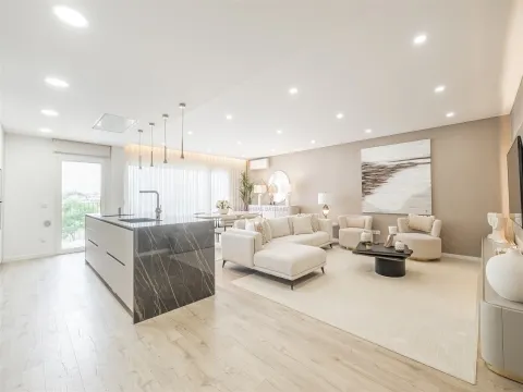 T3+2 Novo com Garagem Box e Grandes Terraços— Montijo