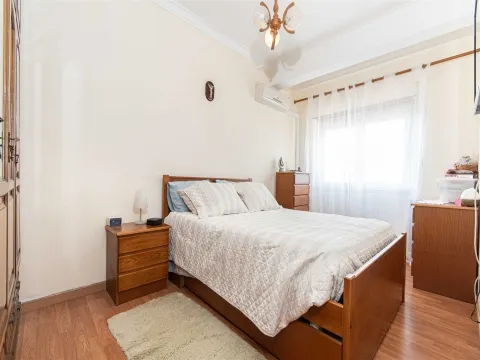 2 Bedroom Apartment – A Haven of Comfort and Luminosity in the Heart of the City