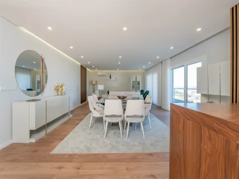 T3 Bom Sucesso | 169 m² | Balcony and 2 Parking Spaces