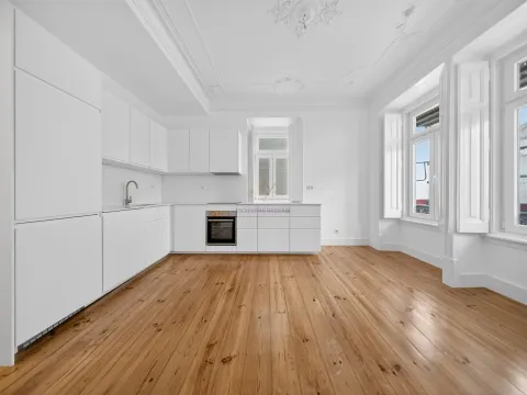 Fully Renovated Charming 2 Bedroom Apartment next to Marquês de Pombal