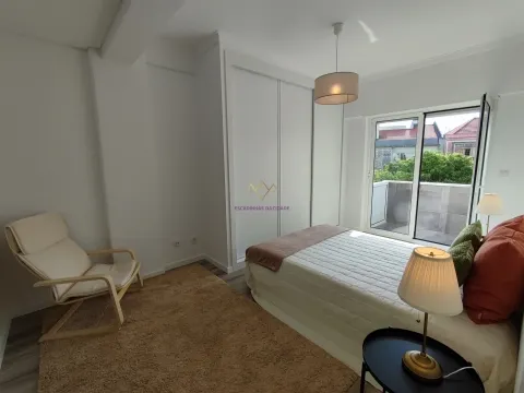 Fully refurbished charming 3 bedroom apartment with views of Monsanto and Benfica Forest