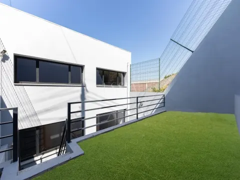 Moradia T4+2 com Varandas e Terraço Vistas Rio Douro