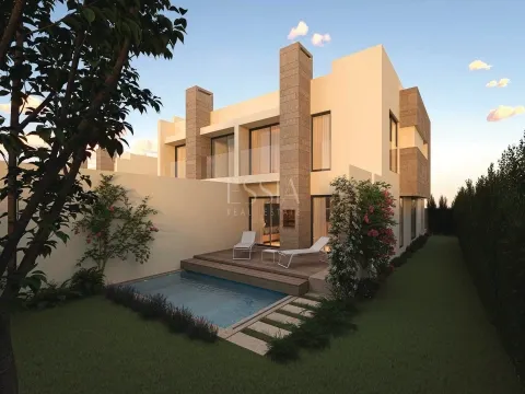 Five bedroom villa with swimming pool and deck at São Félix da Marinha