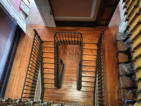 Immeuble à Rénover sur la Praça da República, Porto