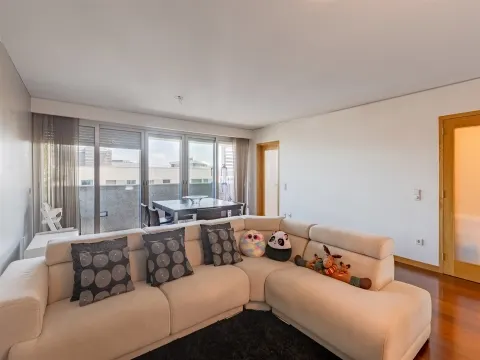 3-Bedroom Apartment in Bessa with Balcony and Box Garage