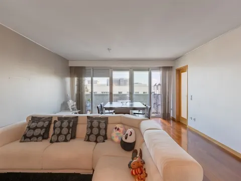 3-Bedroom Apartment in Bessa with Balcony and Box Garage