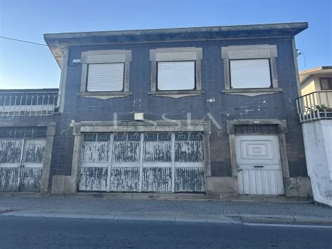 Moradia para Reabilitação para Indústria ou Habitação na Maia