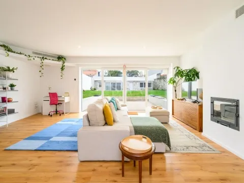 Chalet T4+1 con Jardín y Piscina cerca del Parque da Cidade