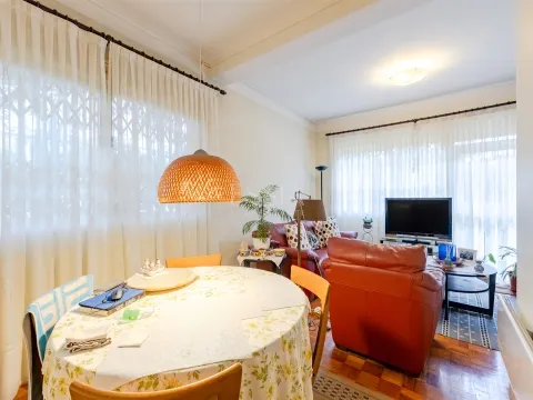 Immeuble avec Quatre appartements T2 près de l’Avenue da Boavista