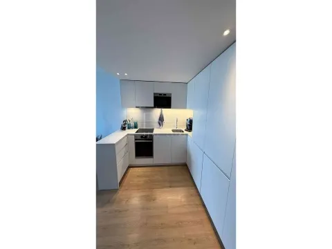 Piso de 2 Dormitorios con Balcón en Campanhã