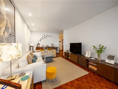Apartamento T4 a 500 Metros da Praia de Matosinhos