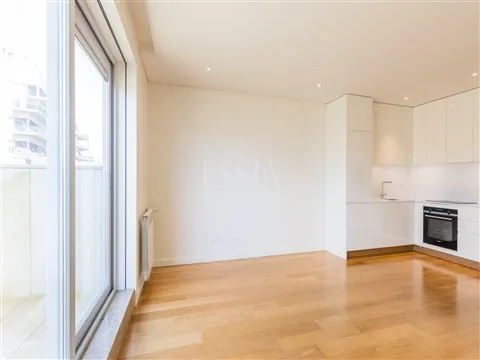 Apartamento T1 com Varanda na Foz Velha