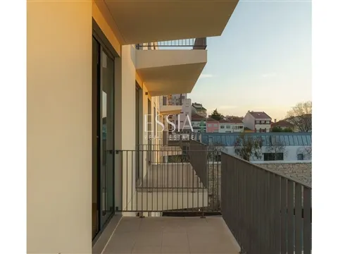 Appartement de 2 Chambres avec Balcon à Louer à Paranhos, Porto