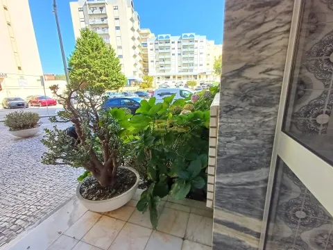 Apartamento T4 usado, para venda em Buarcos,  Alto do Forno- Figueira da Foz!